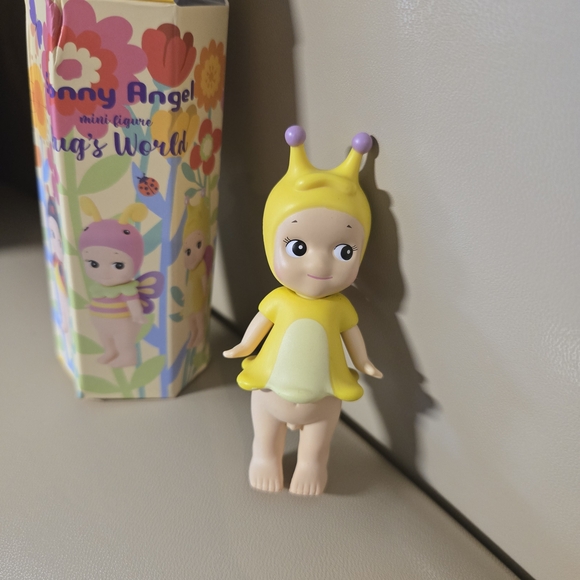 Sonny Angel Bug's World Snail character toy decor - Picture 1 of 3
